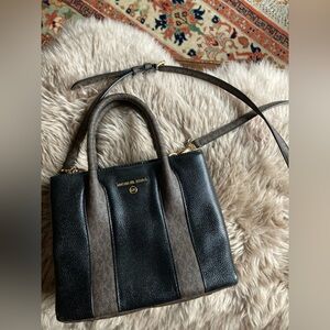 Michael Kors Austin Tote sz Sm in Black  and Brown Pebbled Leather Crossbody Bag